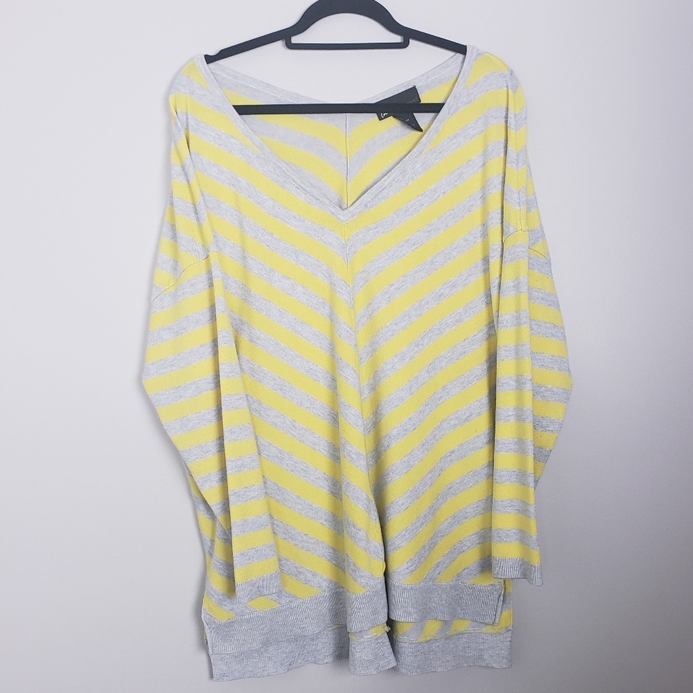 Lane Bryant v-neck light weight sweater G12